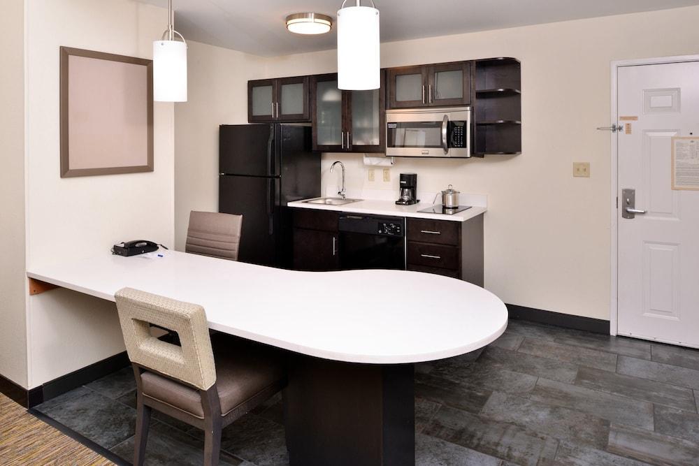 Candlewood Suites Winchester By Ihg Eksteriør bilde