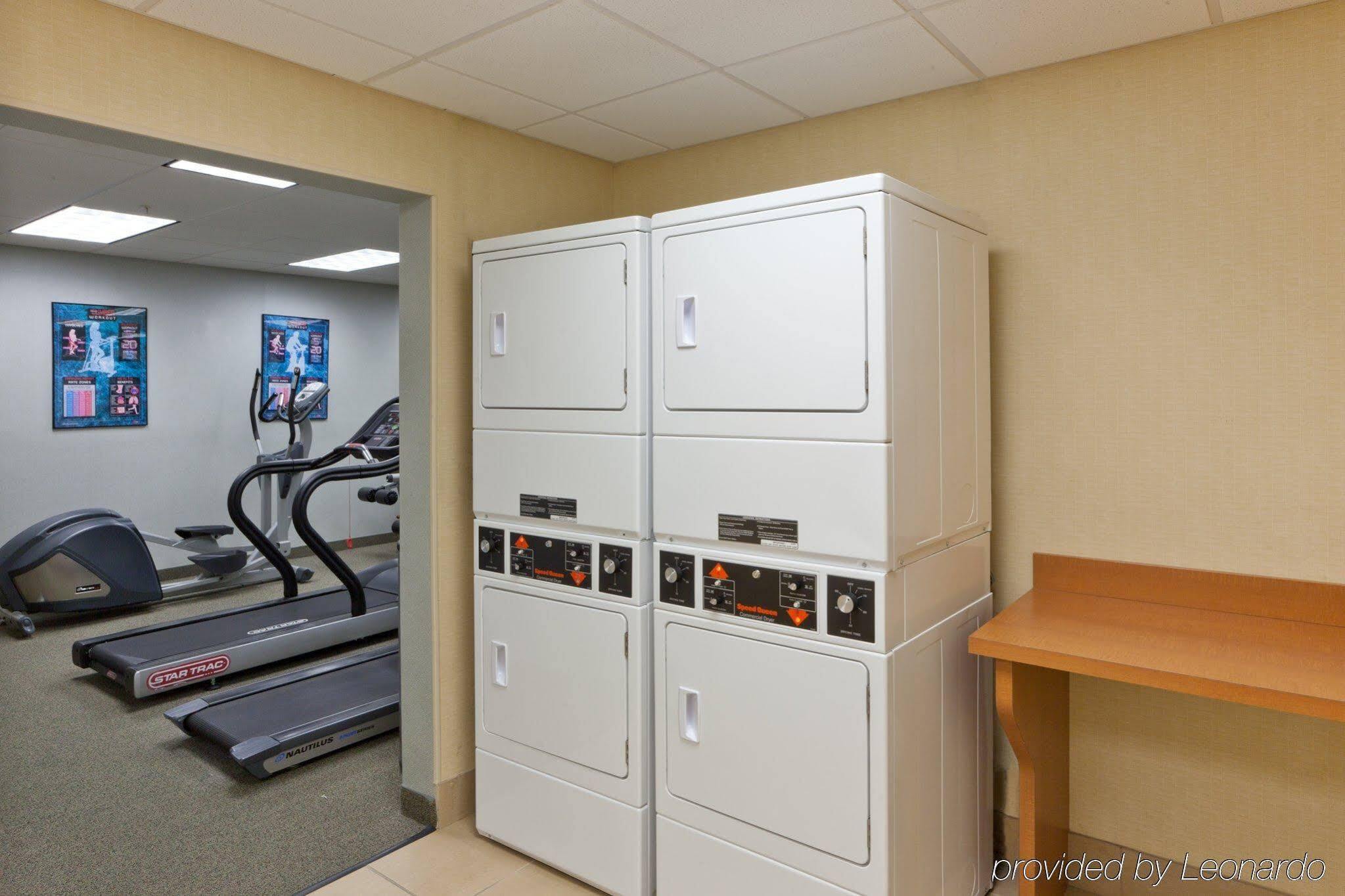 Candlewood Suites Winchester By Ihg Eksteriør bilde